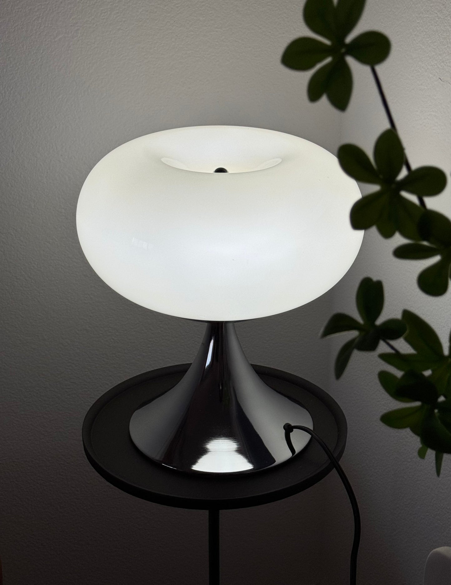 Creamy Apple Table Lamp